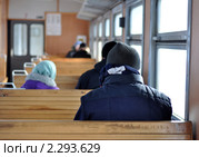 Пассажиры в электричке. Стоковое фото, фотограф Анна Мартынова / Фотобанк Лори