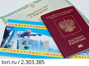 Свидетельство о рождении, загранпаспорт и страховка (2011 год). Редакционное фото, фотограф Катерина Макарова / Фотобанк Лори