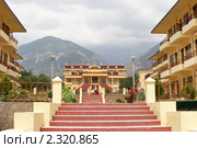 Индия, Дарамсала. Буддийский тантрический монастырь Гьюто (Gyuto Tantric Monastery) (2005 год). Стоковое фото, фотограф Галина Михалишина / Фотобанк Лори