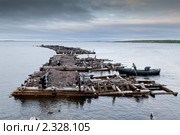 Остатки от морского причала на Белом море. Стоковое фото, фотограф Михаил Иванов / Фотобанк Лори