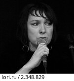 Черно-белый портрет британской рок-звезды Пинки Маклюр (Pinkie Maclure) (2009 год). Редакционное фото, фотограф Татьяна Лата / Фотобанк Лори