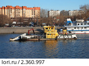"Речной дворник". Теплоход МС-3 плывет по Москве-реке (2009 год). Редакционное фото, фотограф lana1501 / Фотобанк Лори