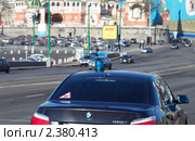 Автомобиль со спецсигналом на дороге (2011 год). Редакционное фото, фотограф Яна Королёва / Фотобанк Лори