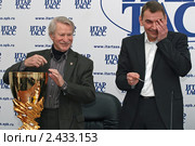 Актёры Иван Краско и Константин Анисимов (2011 год). Редакционное фото, фотограф Александр Тарасенков / Фотобанк Лори