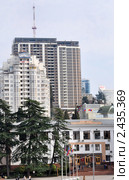 Администрация города Сочи теряется среди высотных новостроек (2011 год). Редакционное фото, фотограф Анна Мартынова / Фотобанк Лори