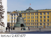 Московский Кремль. Ивановская площадь. Царь-колокол (2011 год). Редакционное фото, фотограф Яна Королёва / Фотобанк Лори