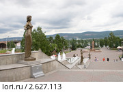Красноярск. Каскадный фонтан "Реки Сибири" на Театральной площади (2011 год). Редакционное фото, фотограф Шичкина Антонина / Фотобанк Лори