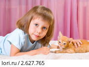 Девочка с котенком. Стоковое фото, фотограф Типляшина Евгения / Фотобанк Лори