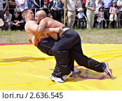 Сабантуй-2011. Магнитогорск. Борьба на поясах (кураш) Редакционное фото, фотограф Евгений Прокофьев / Фотобанк Лори