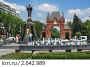 Триумфальная арка и памятник Екатерине в г. Краснодаре (2011 год). Редакционное фото, фотограф Андрей Емельяненко / Фотобанк Лори