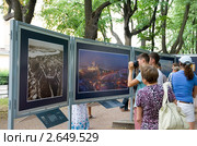 Фотовыставка под открытым небом "Мир глазами россиян". Санкт-Петербург (2011 год). Редакционное фото, фотограф Румянцева Наталия / Фотобанк Лори
