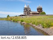 Остров Кижи. Кижский погост и берег Онежского озера. Редакционное фото, фотограф Ольга Липунова / Фотобанк Лори