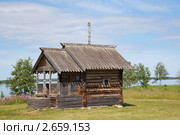 Остров Кижи. Старинная деревянная часовня в деревне Ямка (2011 год). Редакционное фото, фотограф Ольга Липунова / Фотобанк Лори