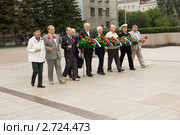 Ветераны несут цветы к Вечному огню .г.Иркутск (2011 год). Редакционное фото, фотограф Игнатьев Михаил / Фотобанк Лори