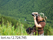 Девушка-фотограф в горах. Стоковое фото, фотограф Яков Филимонов / Фотобанк Лори
