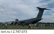 Грузовой самолет С-5 на статичной стоянке. Интервальная съемка (2011 год). Редакционное видео, видеограф Александр Рыбаков / Фотобанк Лори
