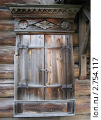 Окно, закрытое деревянными ставнями (2006 год). Редакционное фото, фотограф Елена Беклемищева / Фотобанк Лори