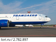 Самолёт Boeing 767-300 авиакомпании "Transaero" на перроне аэропорта Домодедово (2011 год). Редакционное фото, фотограф Lora / Фотобанк Лори