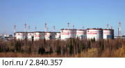 Нефтяной резервуарный парк. Город Усинск, республика Коми. Редакционное фото, фотограф Сергей Гаврилов / Фотобанк Лори