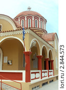 Греческая церковь с колоннадой. Крит (2011 год). Стоковое фото, фотограф Маргарита Герм / Фотобанк Лори
