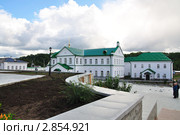 Иоанно-Введенский Междугорский  женский монастырь. Архиерейский корпус и  Игуменский дом. Поселок Прииртышский Тюменской области (2011 год). Редакционное фото, фотограф Александр Тараканов / Фотобанк Лори