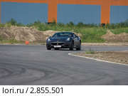 Спортивные автомобили, участвующие в гонке суперкаров (2011 год). Редакционное фото, фотограф Литвяк Игорь / Фотобанк Лори