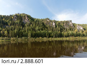 Река Вишера, скала Зобач, Северный Урал (2011 год). Редакционное фото, фотограф Павел Спирин / Фотобанк Лори
