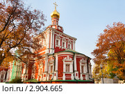 Осенний вид на Церковь Успения Пресвятой Богородицы в Новодевичьем монастыре, город Москва, Россия (2011 год). Стоковое фото, фотограф Николай Винокуров / Фотобанк Лори