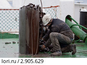Прием драги на палубе судна (2011 год). Редакционное фото, фотограф Алексей Шматков / Фотобанк Лори