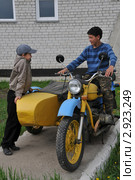 Старый милицейский мотоцикл (2011 год). Редакционное фото, фотограф Free Wind / Фотобанк Лори