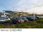 Официальный дилер Ford в Санкт-Петербурге, автосалон «Форд Центр Максимум» (2011 год). Редакционное фото, фотограф Румянцева Наталия / Фотобанк Лори