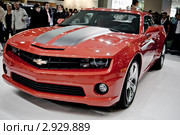 Новый автомобиль Chevrolet Camaro на стенде Московского автосалона 2010. Редакционное фото, фотограф Сергей Лешков / Фотобанк Лори