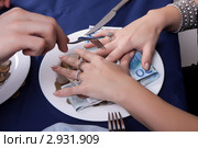 Защита своих денег. Стоковое фото, фотограф Discovod / Фотобанк Лори
