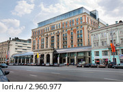 Вид на отель Ритц Карлтон в начале Тверской улицы, город Москва, Россия (2010 год). Редакционное фото, фотограф Николай Винокуров / Фотобанк Лори