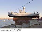 Корабль-памятник в Нижнем Новгороде (2011 год). Редакционное фото, фотограф Денис Ларкин / Фотобанк Лори