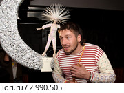 Бизнесмен Чичваркин Евгений Александрович с куклой (2008 год). Редакционное фото, фотограф Андрей Дегтярёв / Фотобанк Лори