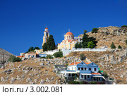 Греция.Группа островов Додеканес ( Dodecanesse). Остров Сими (Symi). Дома различных цветов на прибрежных скалах. Стоковое фото, фотограф Куликов Константин / Фотобанк Лори