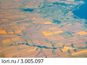 Над землей (вид из самолета) Стоковое фото, фотограф E. O. / Фотобанк Лори