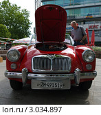 Выставка в Берлине "125 лет автомобилю": MG MGA Roadster 1957 года выпуска (вид спереди) Редакционное фото, фотограф Sergey Kohl / Фотобанк Лори