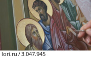 Православная икона. Иконопись. Иконописец за работой в иконописной мастерской. (2011 год). Редакционное видео, видеограф Mikhail Erguine / Фотобанк Лори