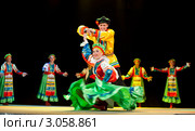 Улан-Удэ, 2011. Народный студенческий ансамбль песни и танца "Байкальские волны" Бурятского гос. университета. Редакционное фото, фотограф Александр Подшивалов / Фотобанк Лори