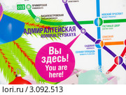 Фрагмент схемы метро с указанием местонахождения. Станция метро "Адмиралтейская" в Санкт-Петербурге (2011 год). Редакционное фото, фотограф Ольга Визави / Фотобанк Лори