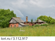 Старый разрушенный дом. Стоковое фото, фотограф Елена Коромыслова / Фотобанк Лори