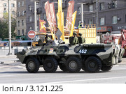 Парад Победы 9 мая в Москве. Новый Арбат. Боевая машина пехоты (2010 год). Редакционное фото, фотограф Ярослав Каминский / Фотобанк Лори