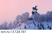 Памятник Салавату Юлаеву в Уфе — самая большая конная статуя в России (2012 год). Редакционное фото, фотограф Рамиль Юсупов / Фотобанк Лори