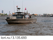 Патрульный катер на реке Чаопрая. Бангкок (2010 год). Редакционное фото, фотограф Виктор Карасев / Фотобанк Лори