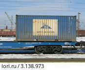 Контейнер на железнодорожной безбортовой платформе (2011 год). Редакционное фото, фотограф Юрий Акимов / Фотобанк Лори