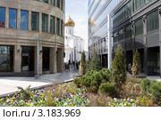 Московский вид с офисными зданиями и церковью (2010 год). Редакционное фото, фотограф Солодовникова Елена / Фотобанк Лори