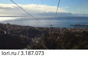Остров Мадейра. Вид из кабинки фуникулера на город Фуншал (Funchal) и Атлантическое побережье (2011 год). Стоковое видео, видеограф Виктория Катьянова / Фотобанк Лори