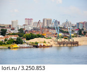 Разгрузка песка на пристани, Обь, Новосибирск (2011 год). Стоковое фото, фотограф Анна Мартынова / Фотобанк Лори